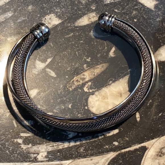 Lia Sophia Bangle Bracelet - Picture 1 of 6